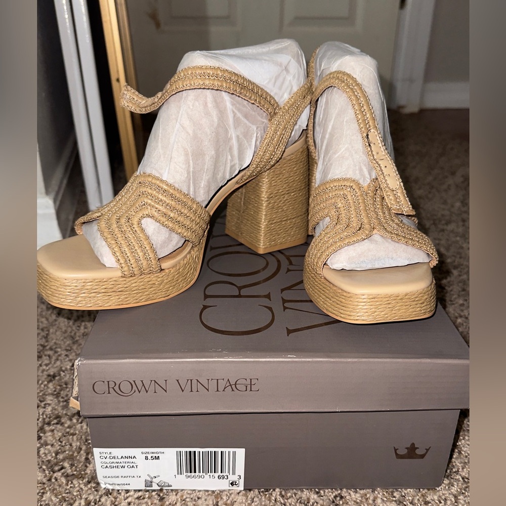 Crown Vintage Ratan Heel! Light Tan Size 8.5! Never Worn & Comes With Box